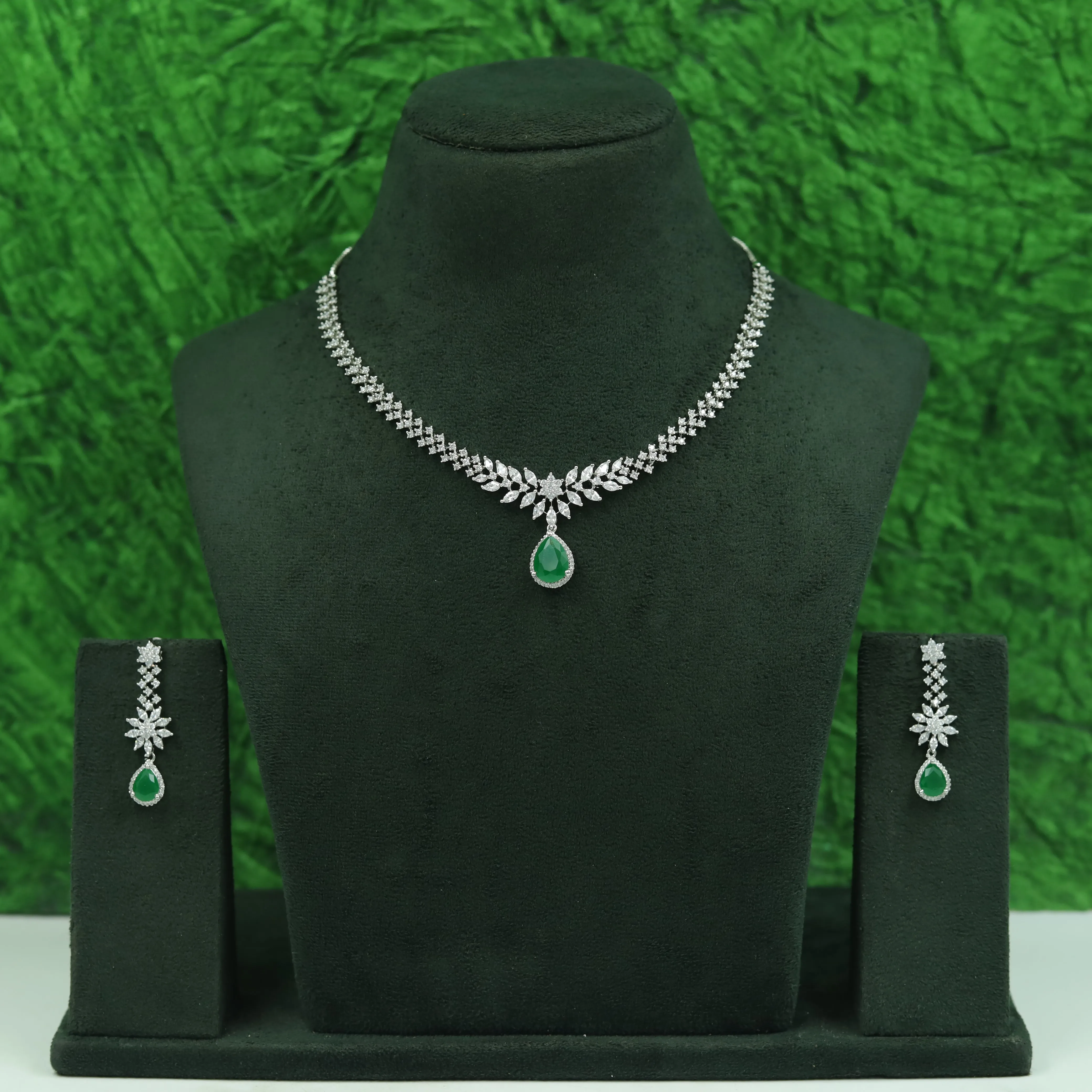 Round Neck Zircon/AD Necklace Set 16905-08