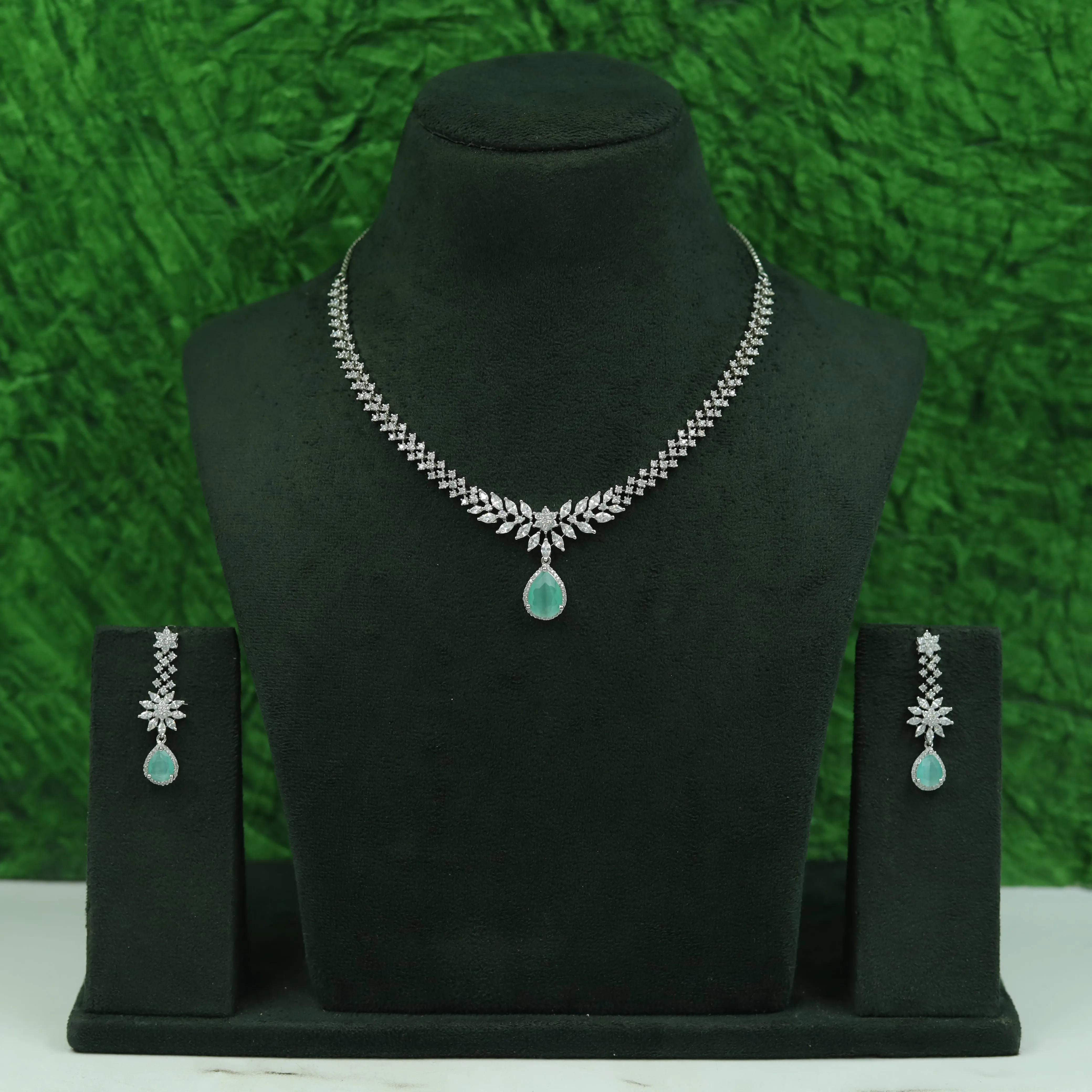 Round Neck Zircon/AD Necklace Set 16905-08