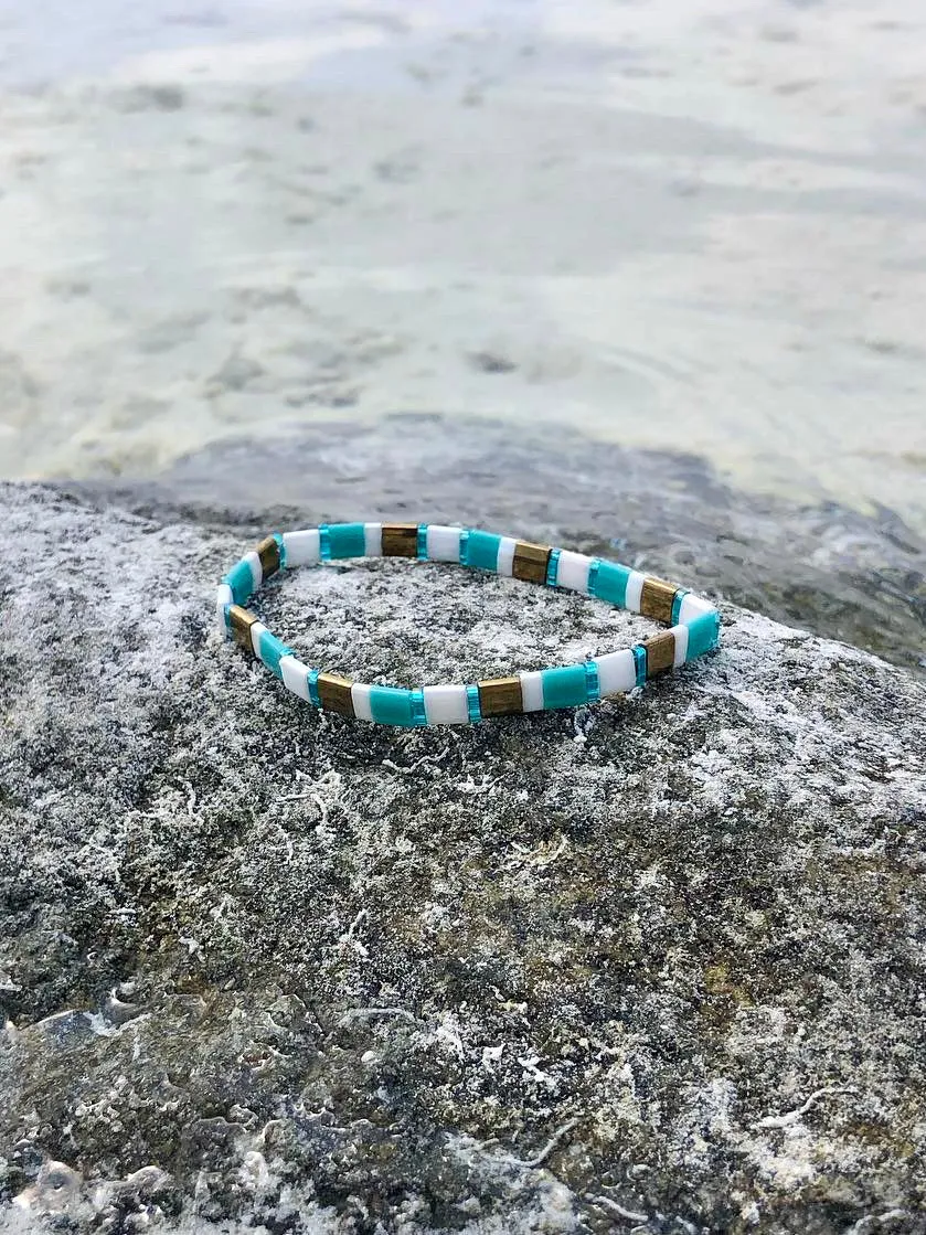 ‘Sea & Sand’ Tila Glass Bead Elastic Bracelet
