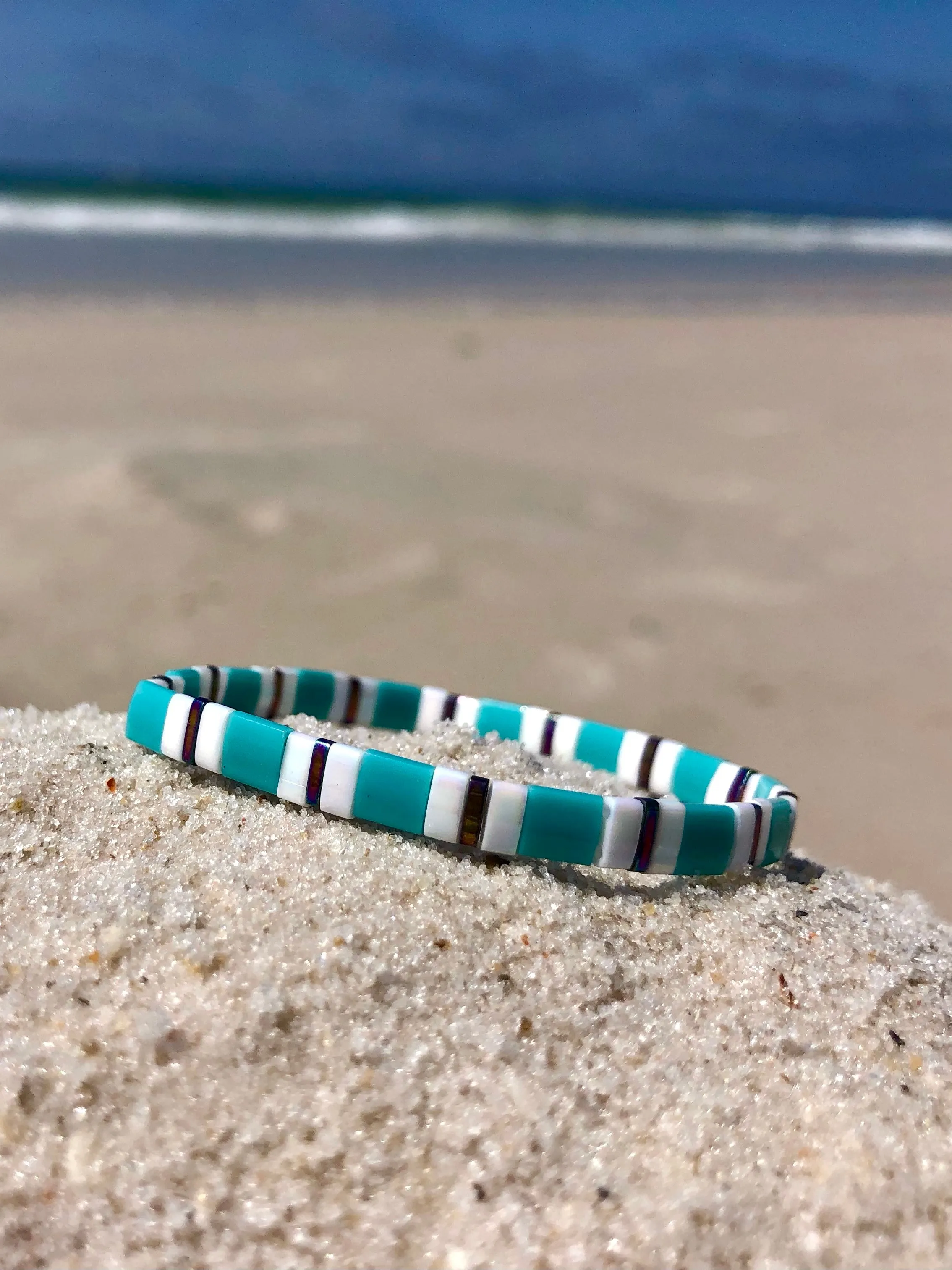 ‘Tropical Tide’ Tila Glass Bead Elastic Bracelet